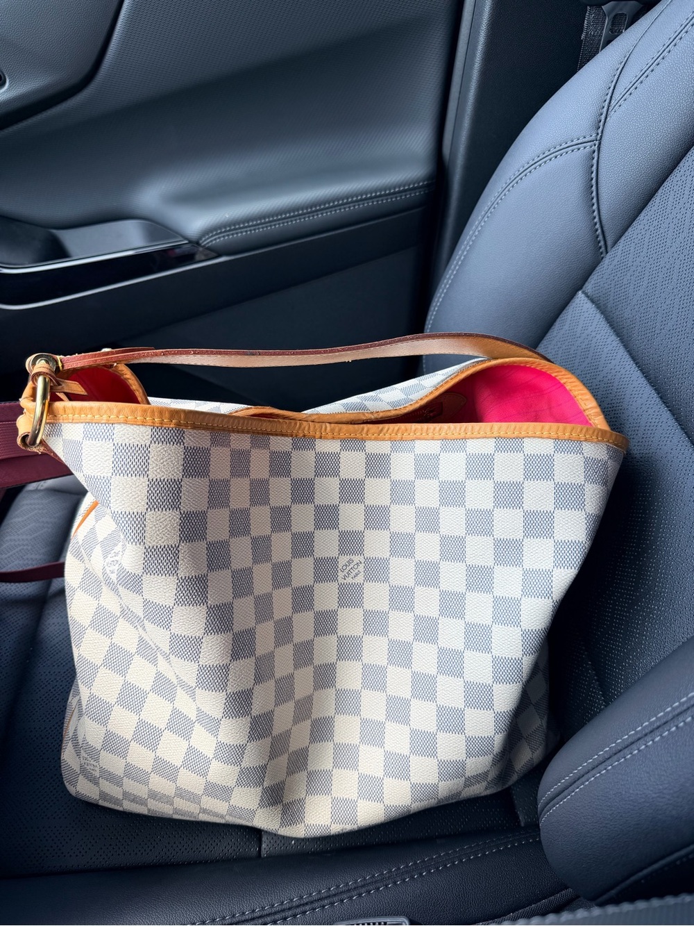 Louis Vuitton MM delightful in Damier Azure.  Beautiful bag in good condition!